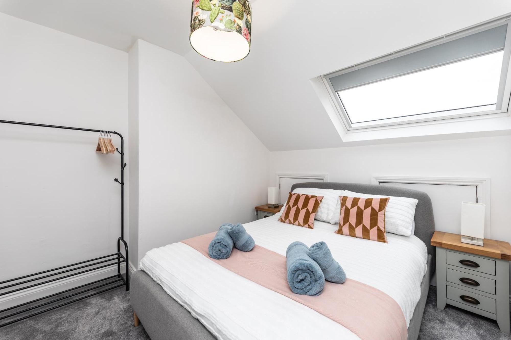 Stylish & Cosy 2-Bed Apartment In Vibrant Oakwood! Leeds  Exterior foto