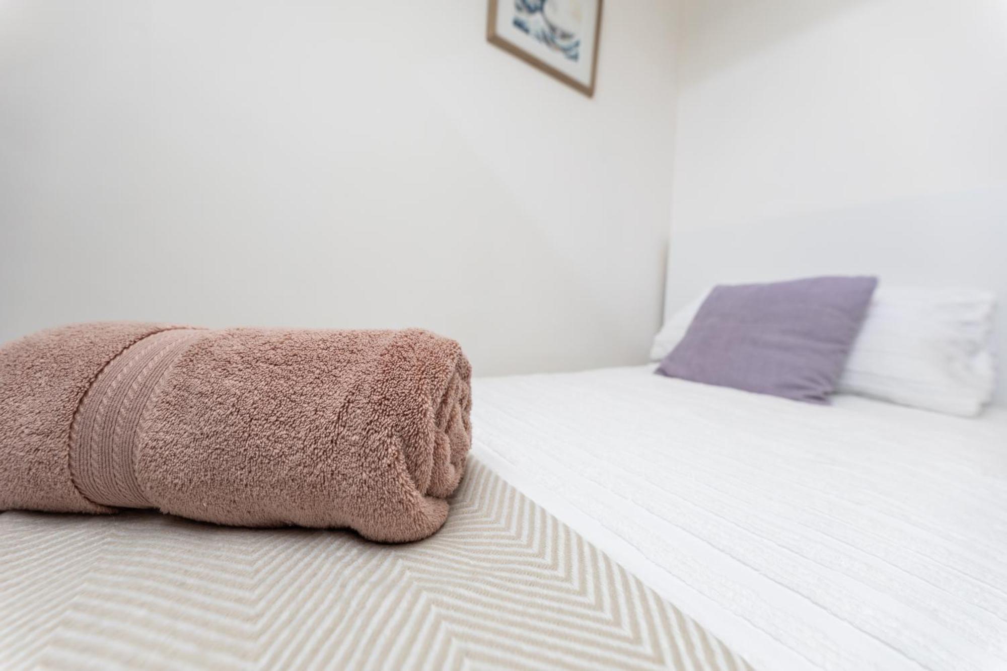 Stylish & Cosy 2-Bed Apartment In Vibrant Oakwood! Leeds  Exterior foto