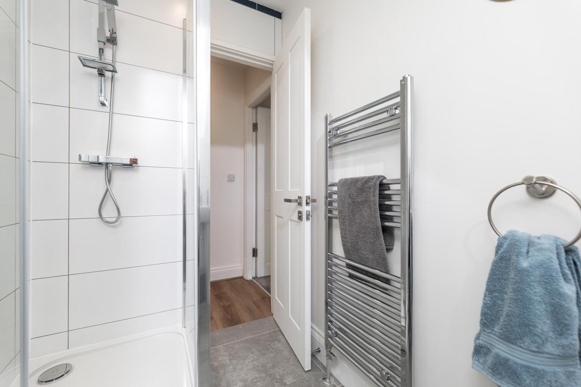 Stylish & Cosy 2-Bed Apartment In Vibrant Oakwood! Leeds  Exterior foto