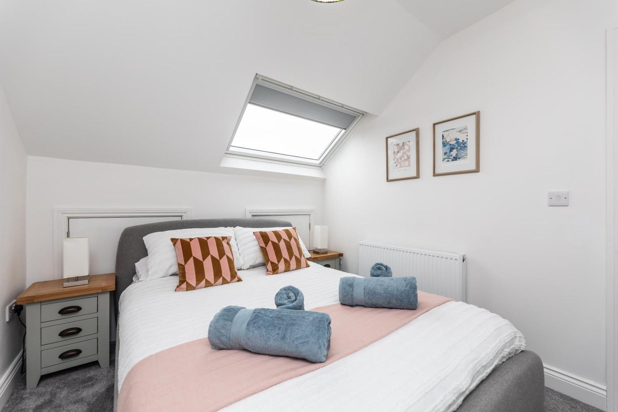 Stylish & Cosy 2-Bed Apartment In Vibrant Oakwood! Leeds  Exterior foto