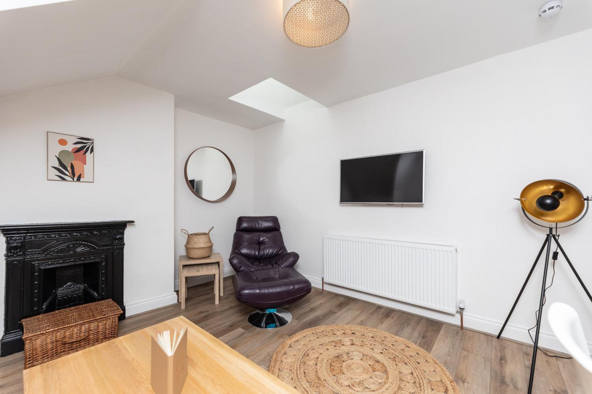 Stylish & Cosy 2-Bed Apartment In Vibrant Oakwood! Leeds  Exterior foto